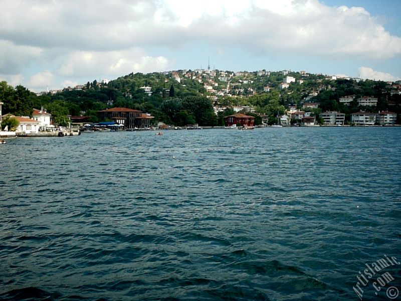 Denizden Beylerbeyi Havuzba Mahallesi sahiline bak.
