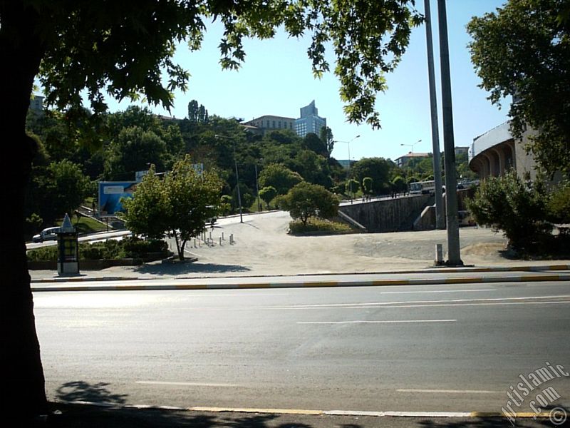 stanbul Dolmabahe Saray nnden Dolmabahe Stad`na doru bak.
