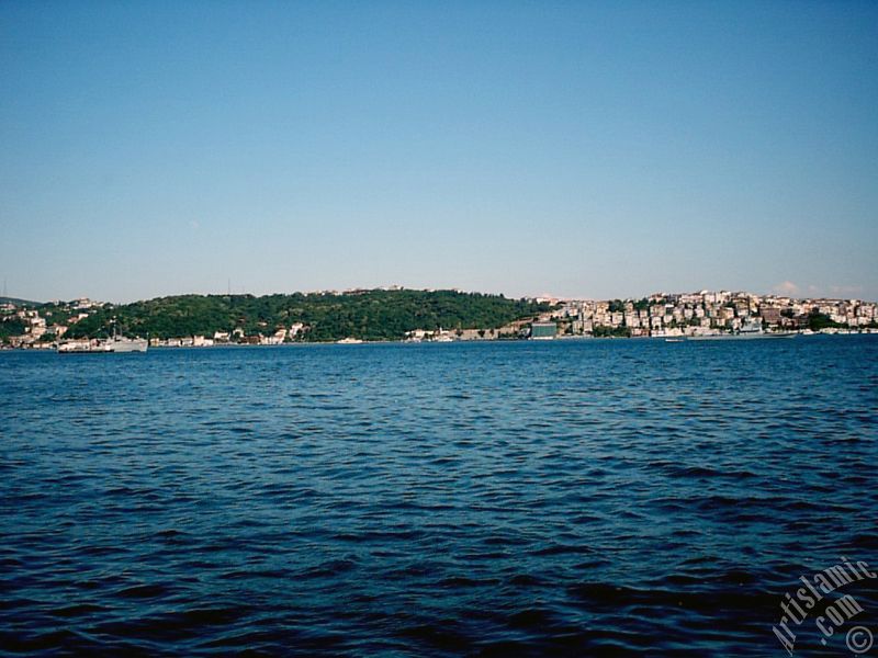 stanbul Beikta sahilinde bir parktan skdar sahiline bak.
