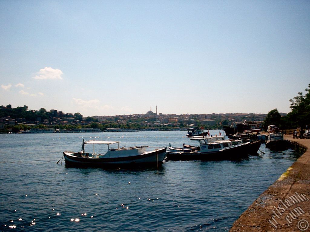 Karaky-Perembe Pazar sahilinden Sarahane sahili ve Fatih Camisi`ne doru bak.
